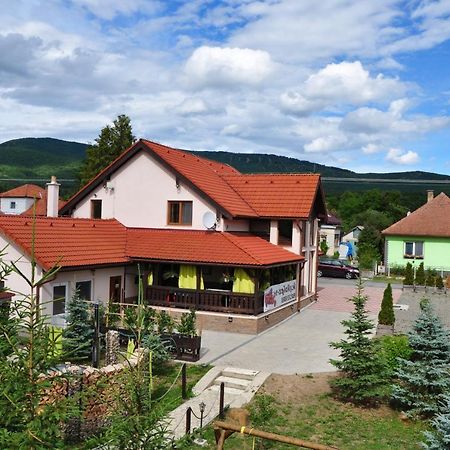 Andras Penzion Krasnohorske Podhradie Exterior photo