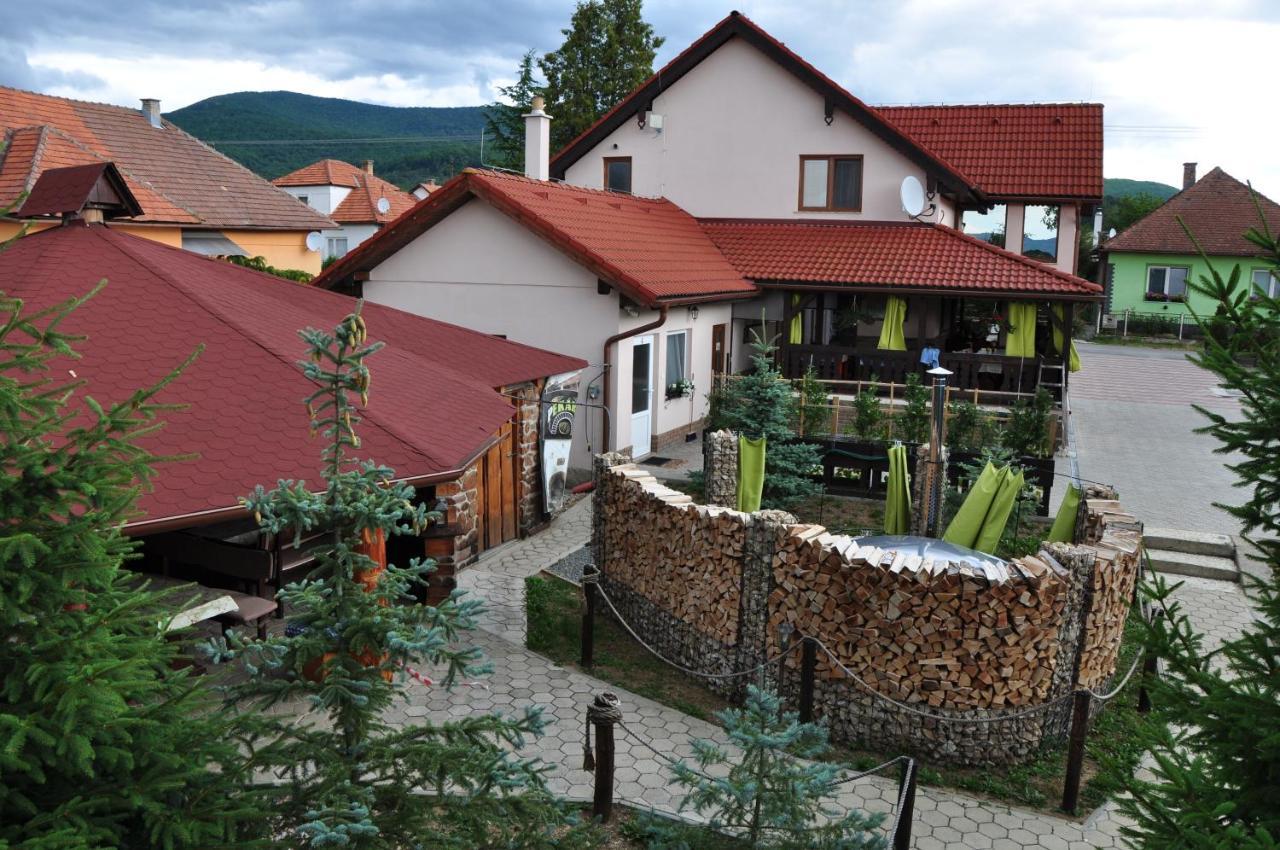 Andras Penzion Krasnohorske Podhradie Exterior photo